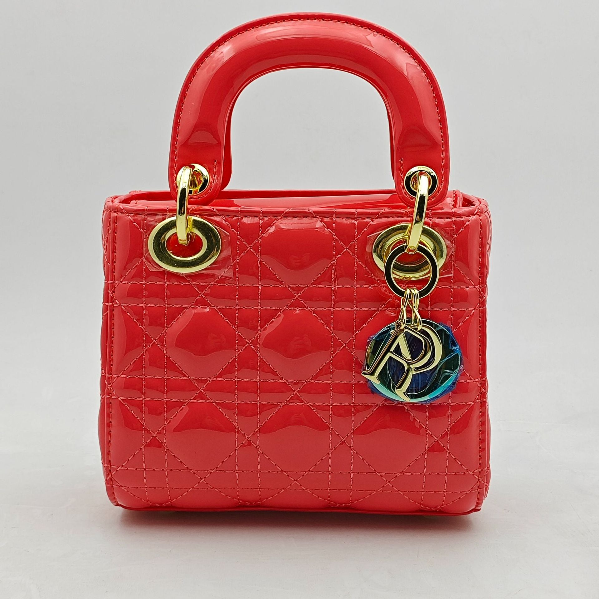 Petit sac à main en cuir à trois cadres emblématique de Diana