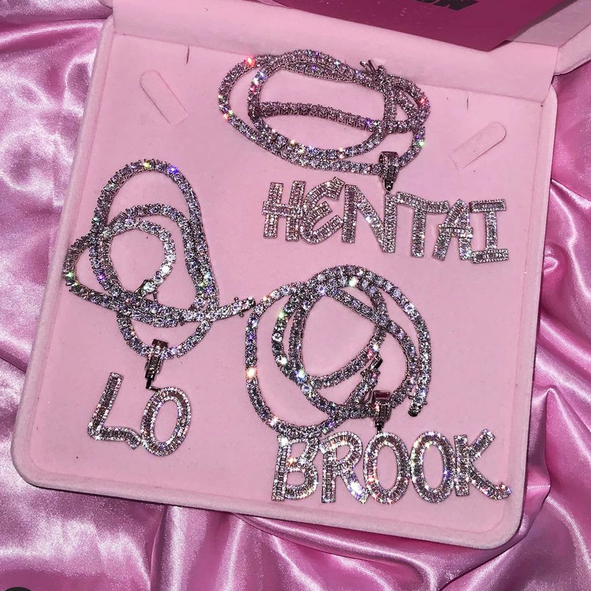 Individuelle Baguette-Buchstaben-Namenskette – Iced Out-Anhänger mit Tenniskette