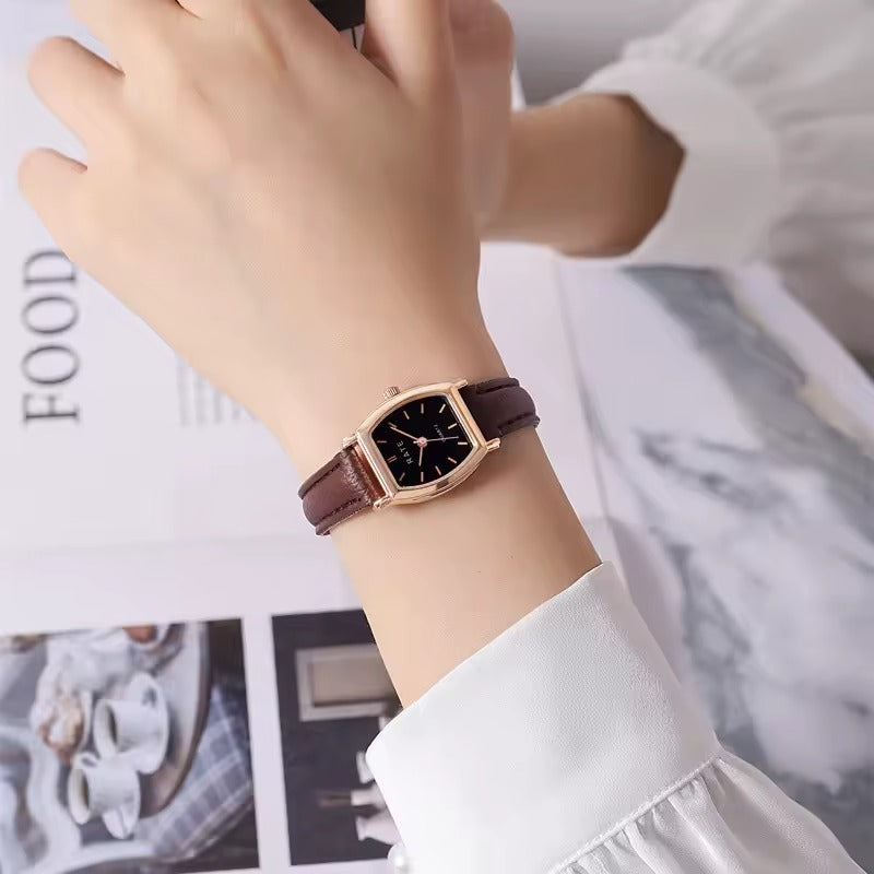 Montre femme rétro carrée marron avec bracelet en cuir
